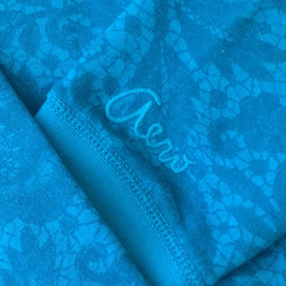 Aero French Terry Lacy Floral Crop Sweatshirt NWOT - Picture 9 of 9